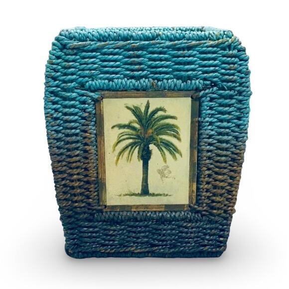 Vtg Medium Sized Weaved Straw Basket - Picture 1 of 5